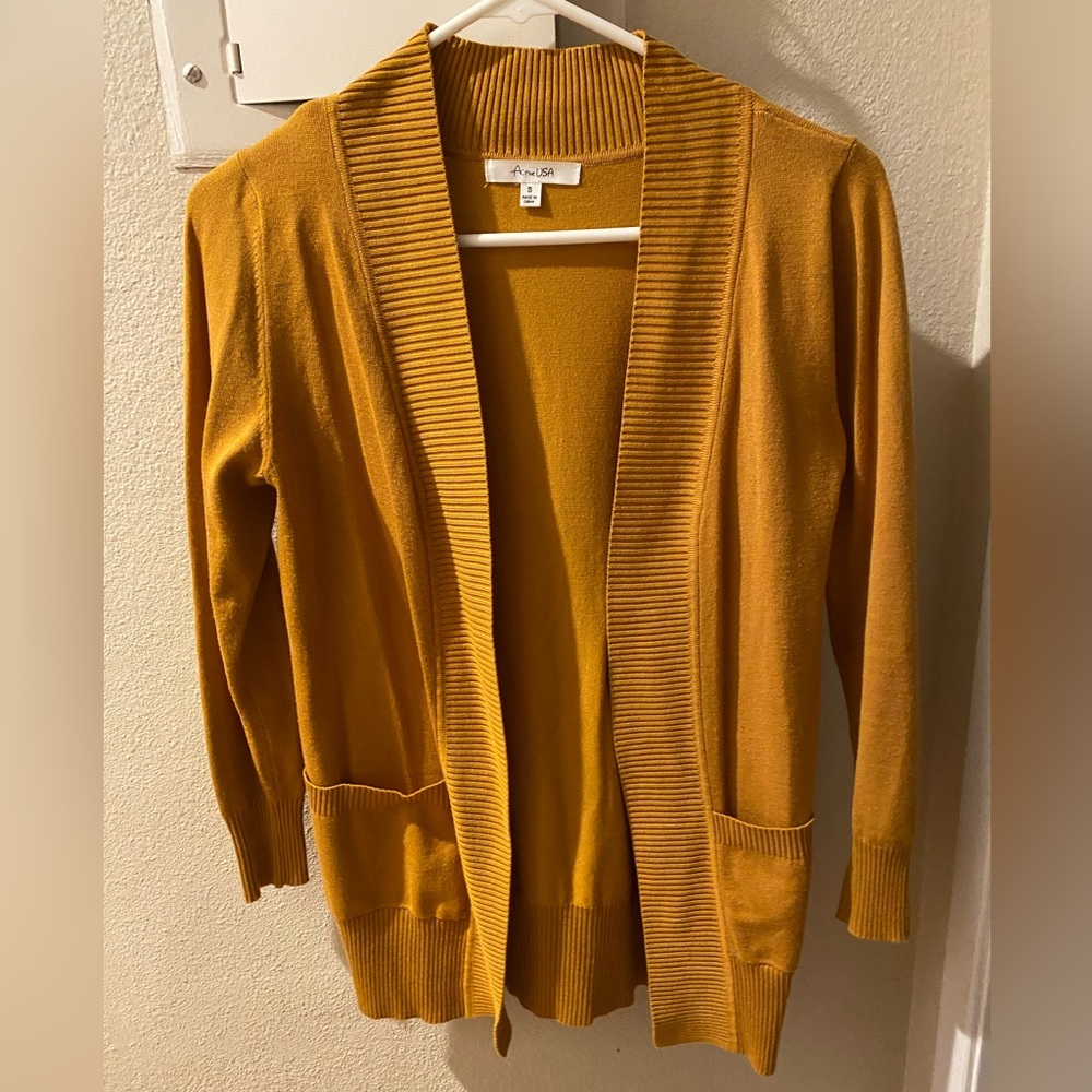 Mustard color cardigan with pockets